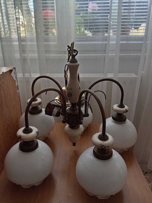 Стар полюлей, подходящ за декорация в отлично състояние