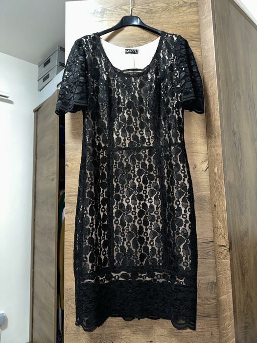 Rochie din dantelă neagră