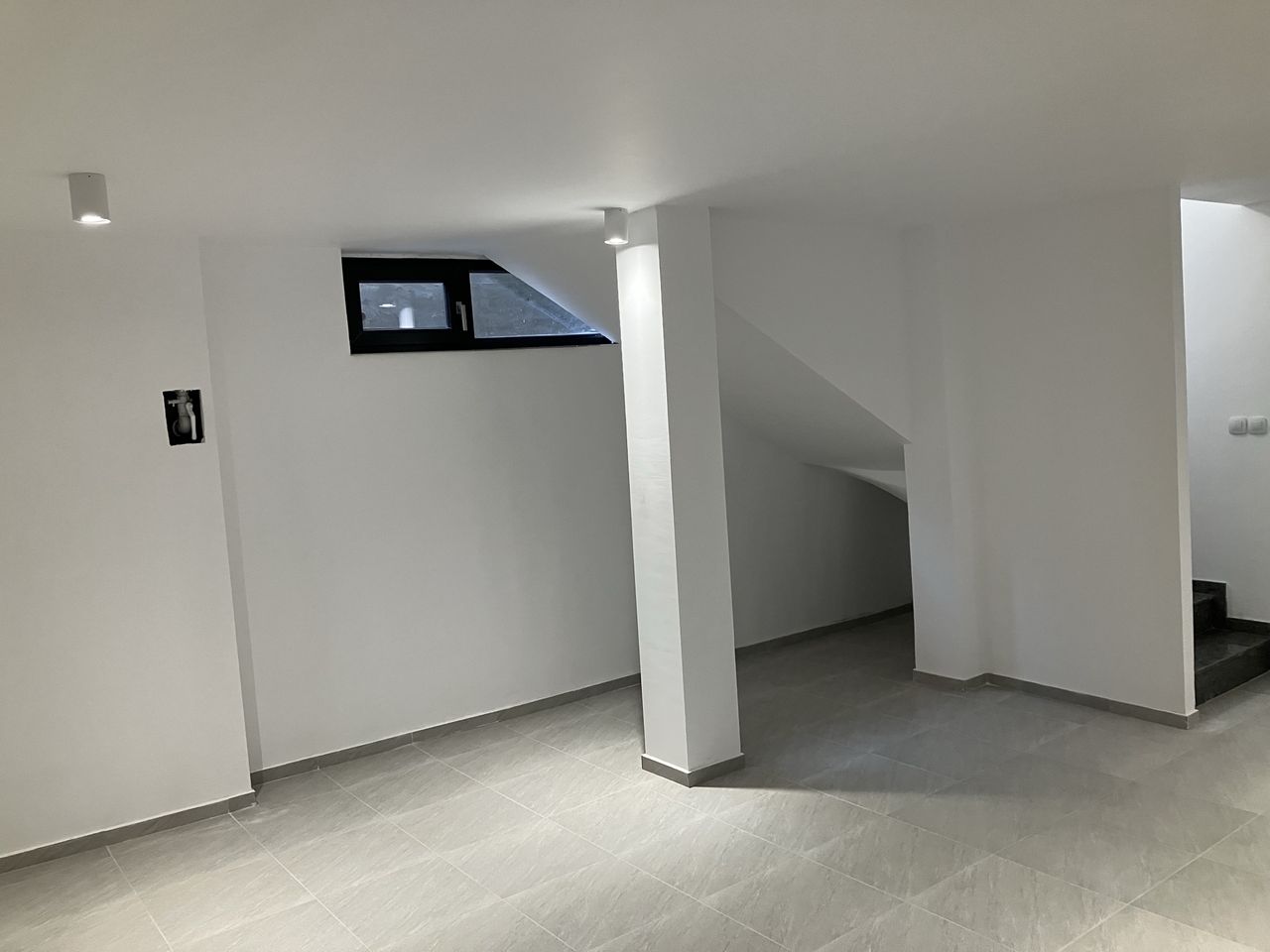 Дава се под наем Офис в Пловдив, Мараша - 72 кв.м за 600 € - Снимка #6