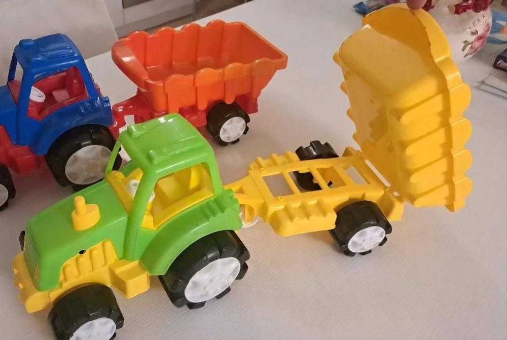 NOU - Tractor cu remorca basculabila 50 cm / 17 cm / 18 cm