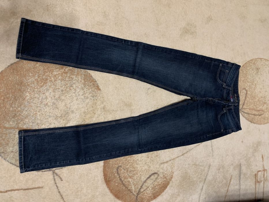 Продавам дамски дънки - всеки чифт за 5 лв.