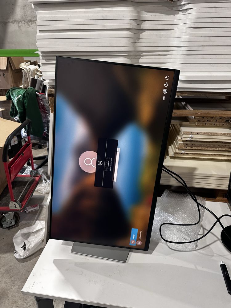 Монитор Dell P3223DE – 32” QHD USB-C, като нов