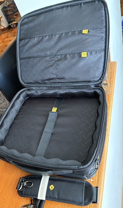 Geanta servieta laptop SAMSONITE noua ,travel,business, de umar, negru