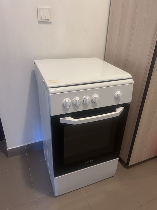 aragaz cu 4 ochiuri , Artic , cu cuptor integrat