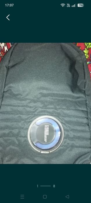 Vând rucsac cu boxa bluetooth incorporată