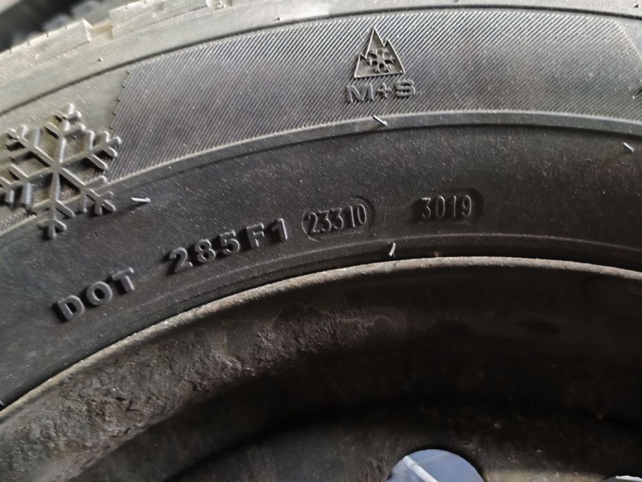 Железни джанти 5х114,3 Зимни гуми Петлас 215/60/16