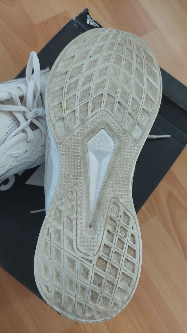 Дамски маратонки Adidas 39.5 номер.