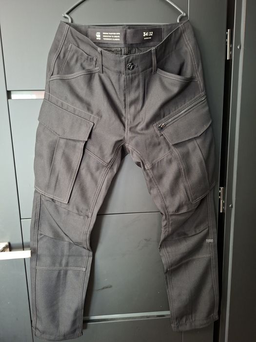 Панталон G-Star RAW trapped cargo

Цвят: Черен

Размер: (посочи размер