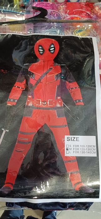 Костюм на Дедпул 3 размера и мечове