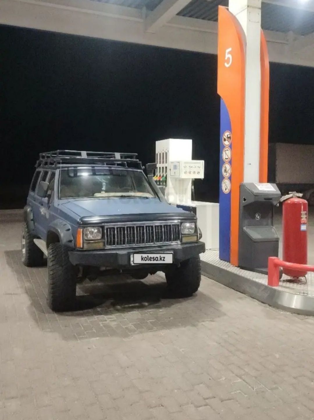 Продам Jeep cherokee XJ 1994г.в объем 4л бензин