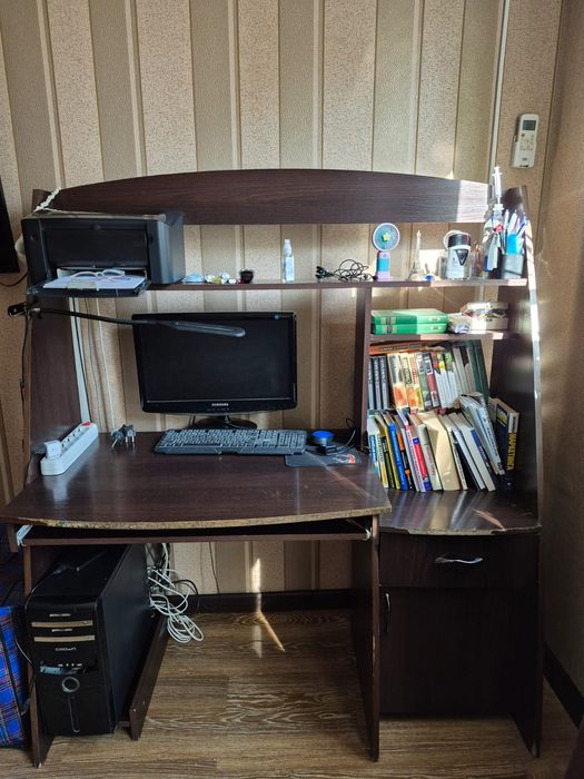 Продам стол, компьютерный.