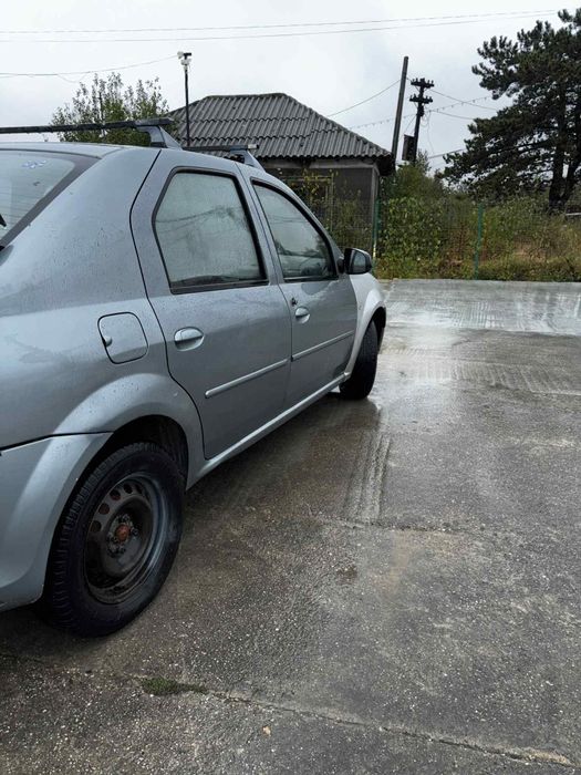 Vând Logan pentru mai multe detalii sunați in privat
