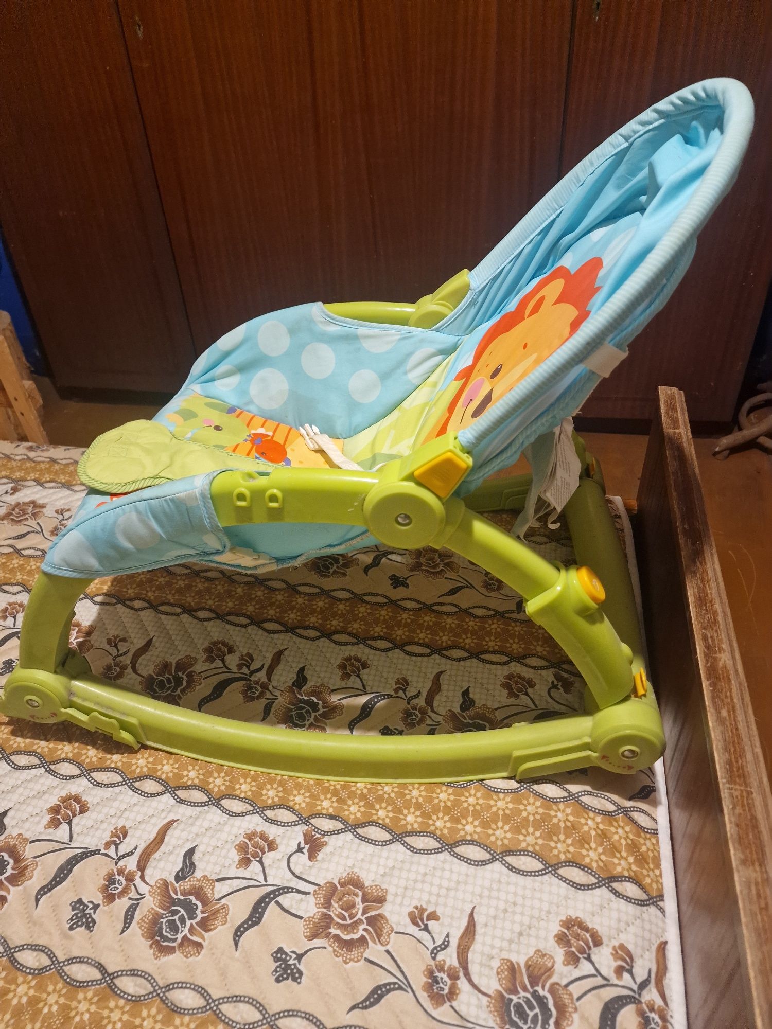 Люлеещ се шезлонг Fisher Price
