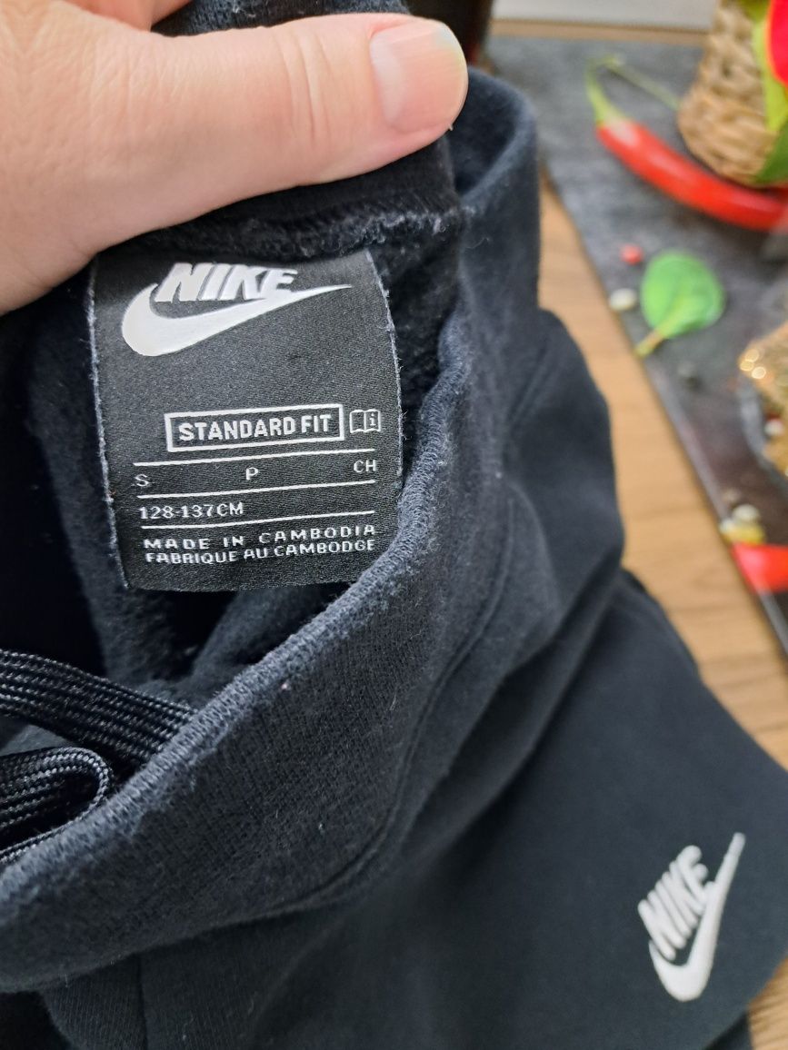 Pantaloni și tricouri Nike mas 128-137