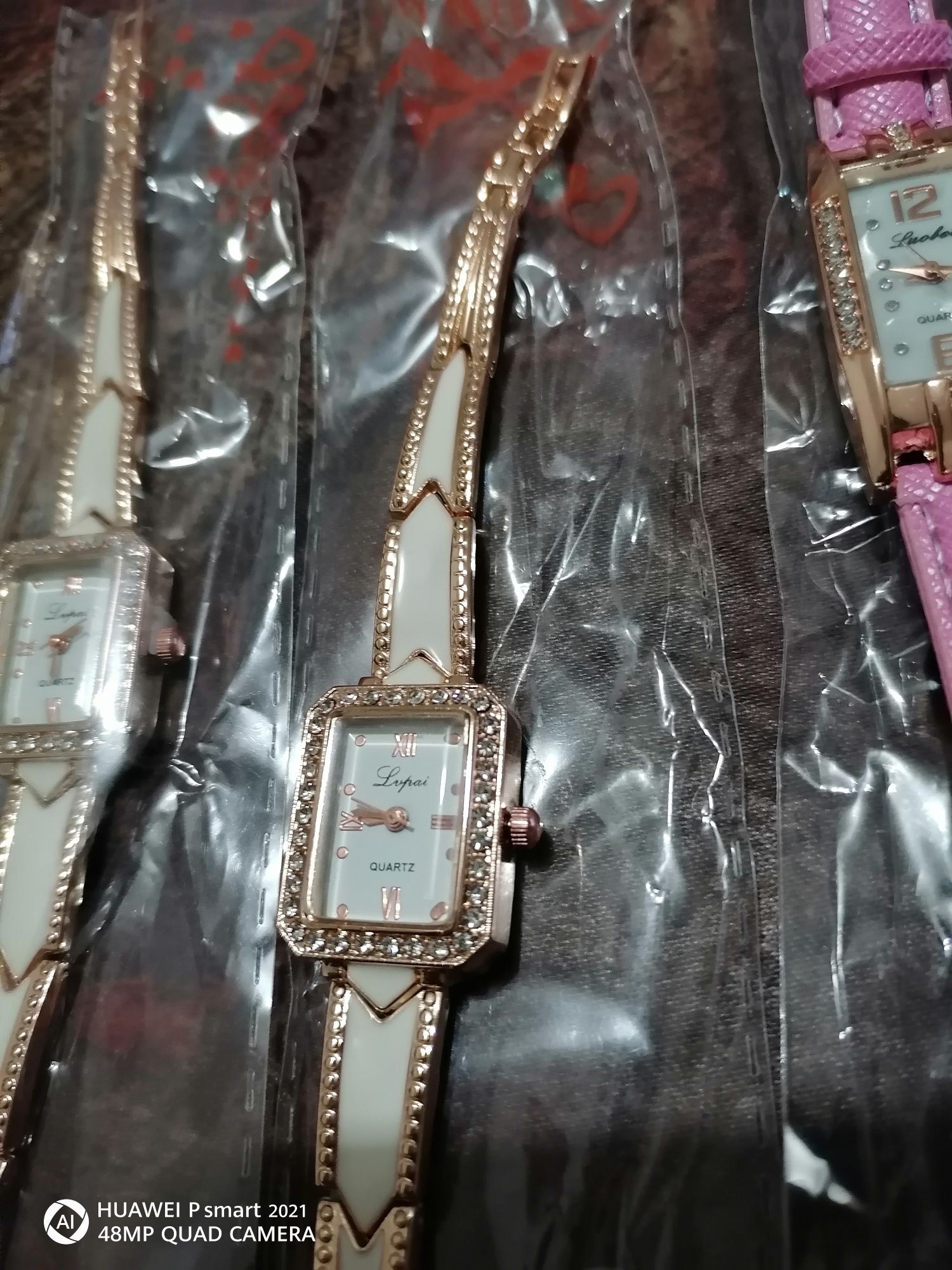 Два модела качествени позлатен дамски ръчен часовник