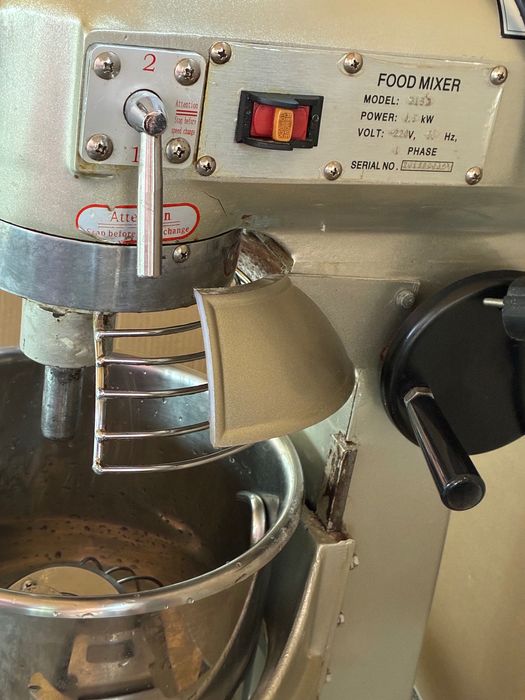 Планетарен миксер за професионална употреба