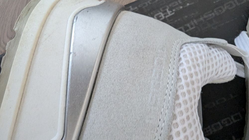 Дамски сникърси TOGOSHI /бели/