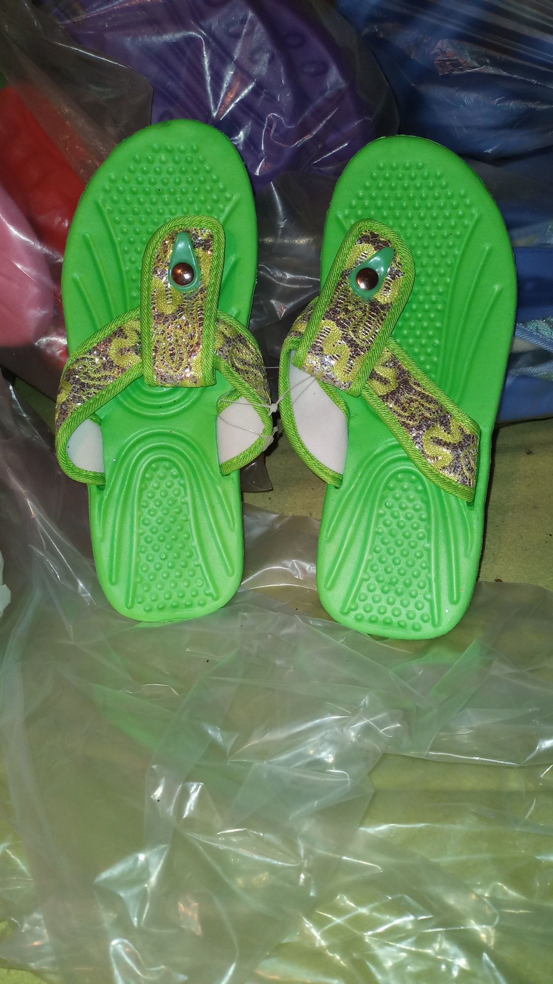 2 perechi papuci de vara / șlapi, flip-flops, noi, nepurtati, mov