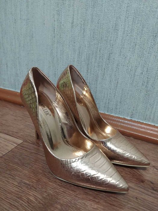 Продам туфли Размер 39