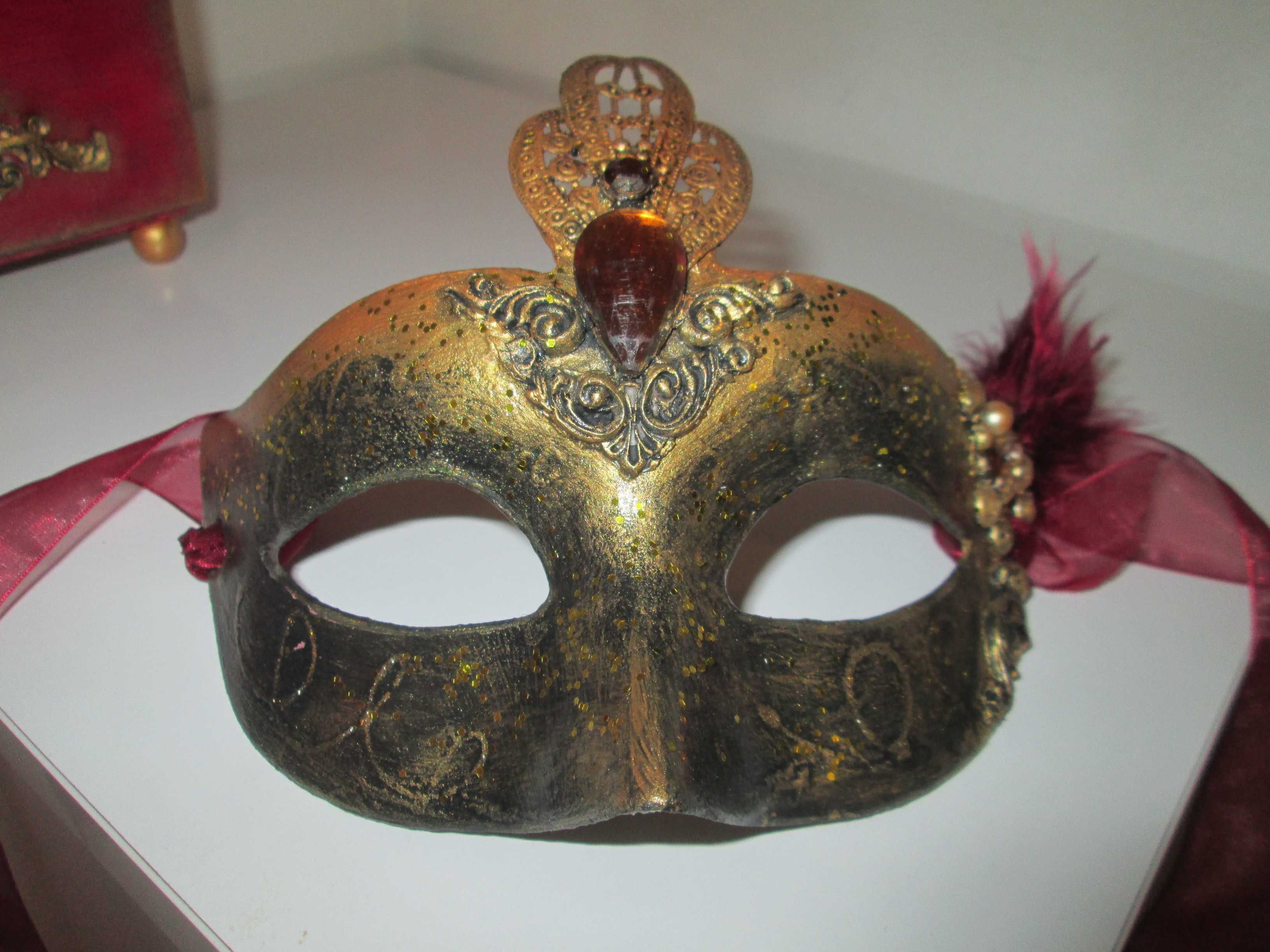 венецианска карнавална маска-домино
