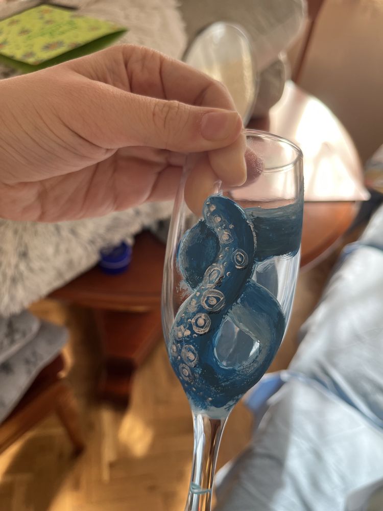 Персонализирани ръчно изработени чаши с бои за стъкло за подарък