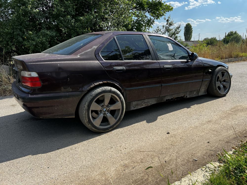 На части БМВ е36 m50 turbo drift car