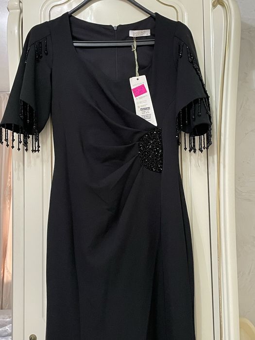 Продам вечерние платья, одевали всего один раз. Покупали дороже.