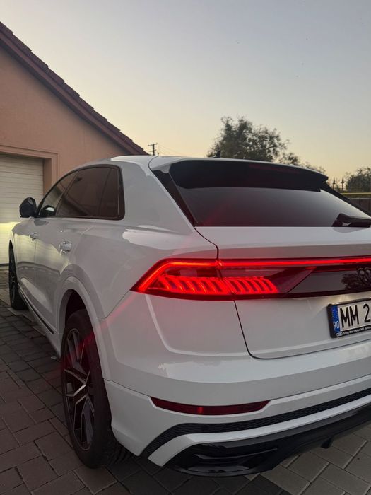 Audi Q8 Audi Q8 55 TFSI 340Cp Quattro Hibrid-Benzina in rate sau la schimb