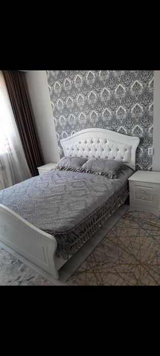 Продам кровать с матрасом и 2 тумбами