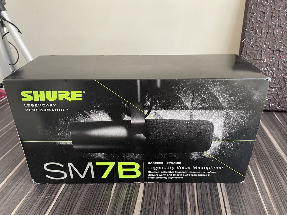 Продается микрофон Shure SM7B