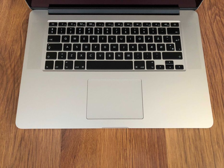 15.4 Retina Core i7 Apple MacBook Pro Mid 2015 16GB RAM/256GB SSD/Iris