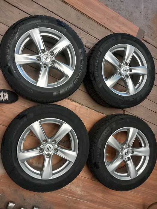 Jante hyundai r16 5x114.3 et 40 anvelope de iarna 205 60 16