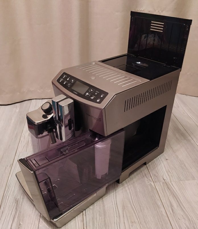 Кофемашина Delonghi PrimaDonnaS