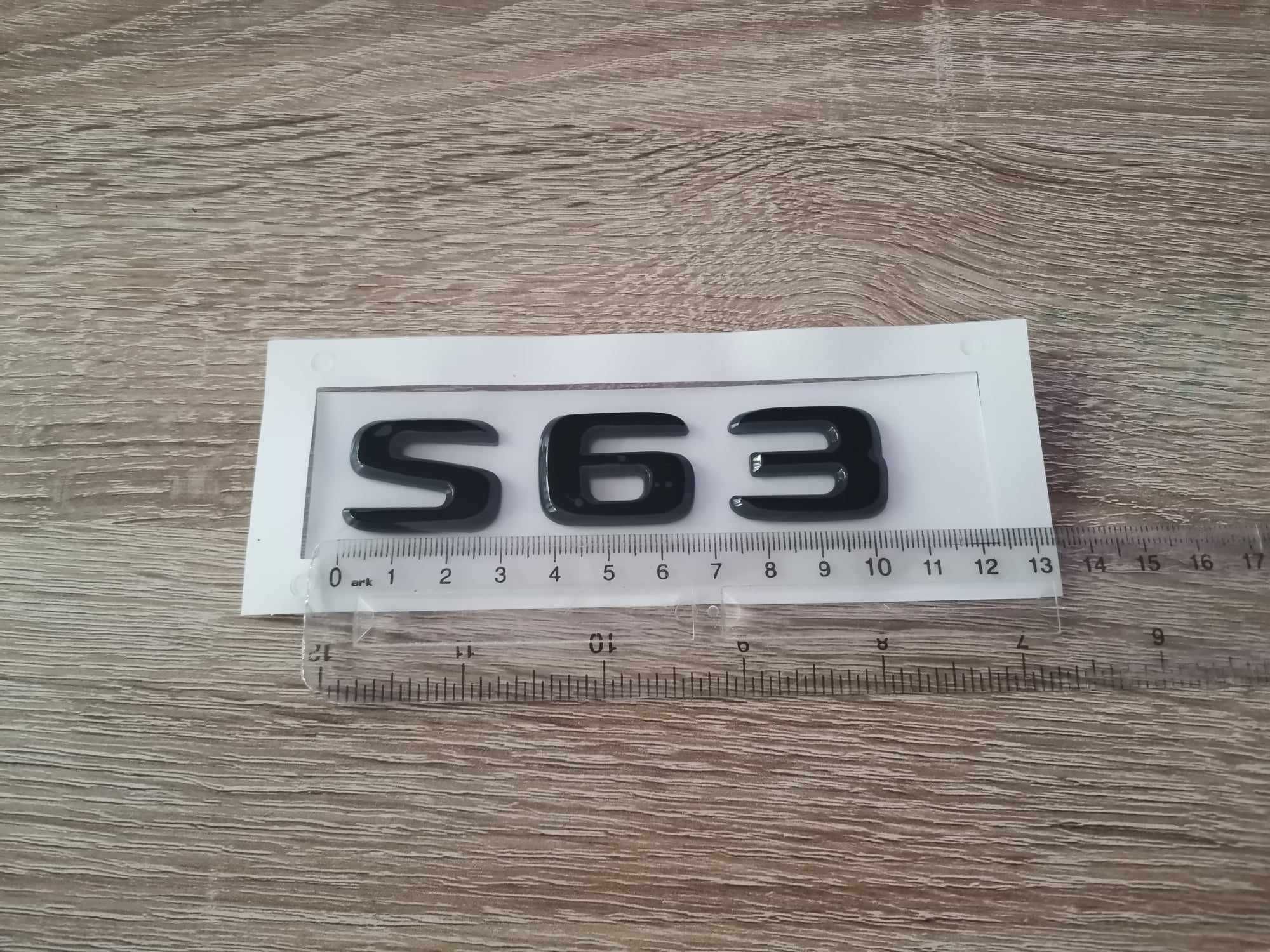 черен надпис Mercedes Benz S 63