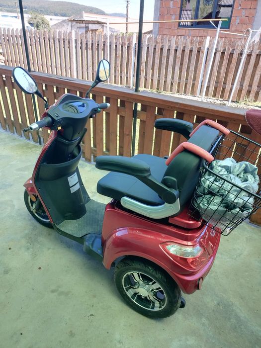 De Vanzare Triciclu Electric Marca VTA Model VM4