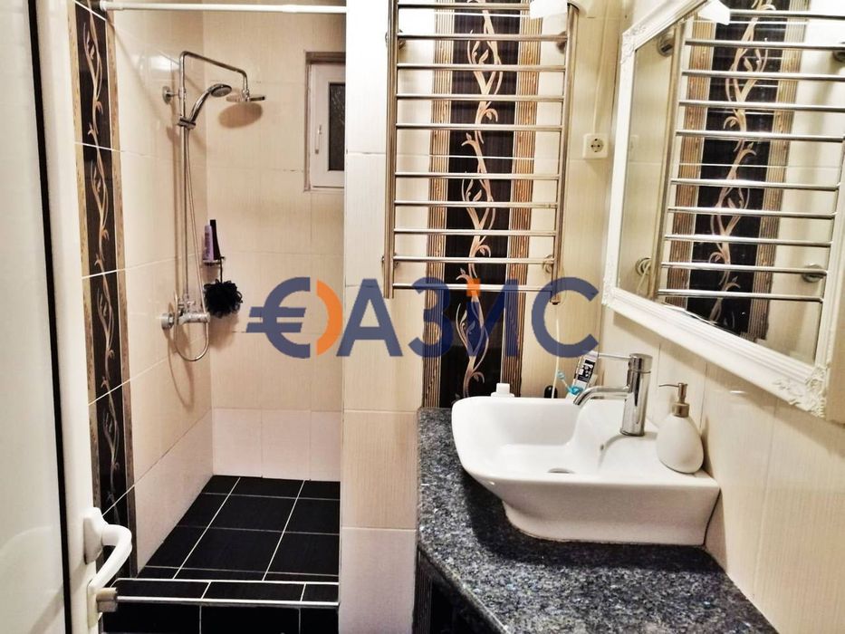 Продава се Къща в с. Кошарица, Област Бургас - 445 кв.м за 1057 €/кв.м - Снимка #11