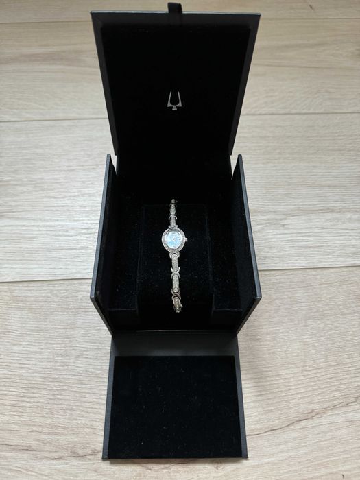Ceas dama Bulova cu cristale Swarowski impecabil