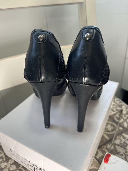 Дамски нови сандали на ток 20 лв