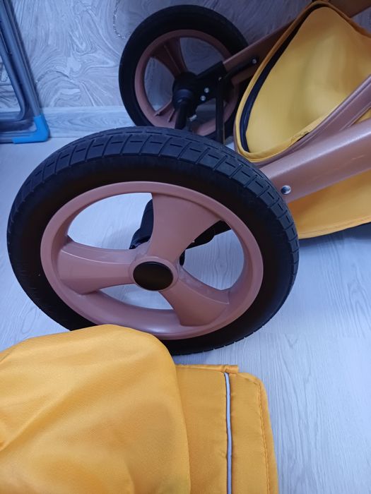 Продаю коляску 3в1.