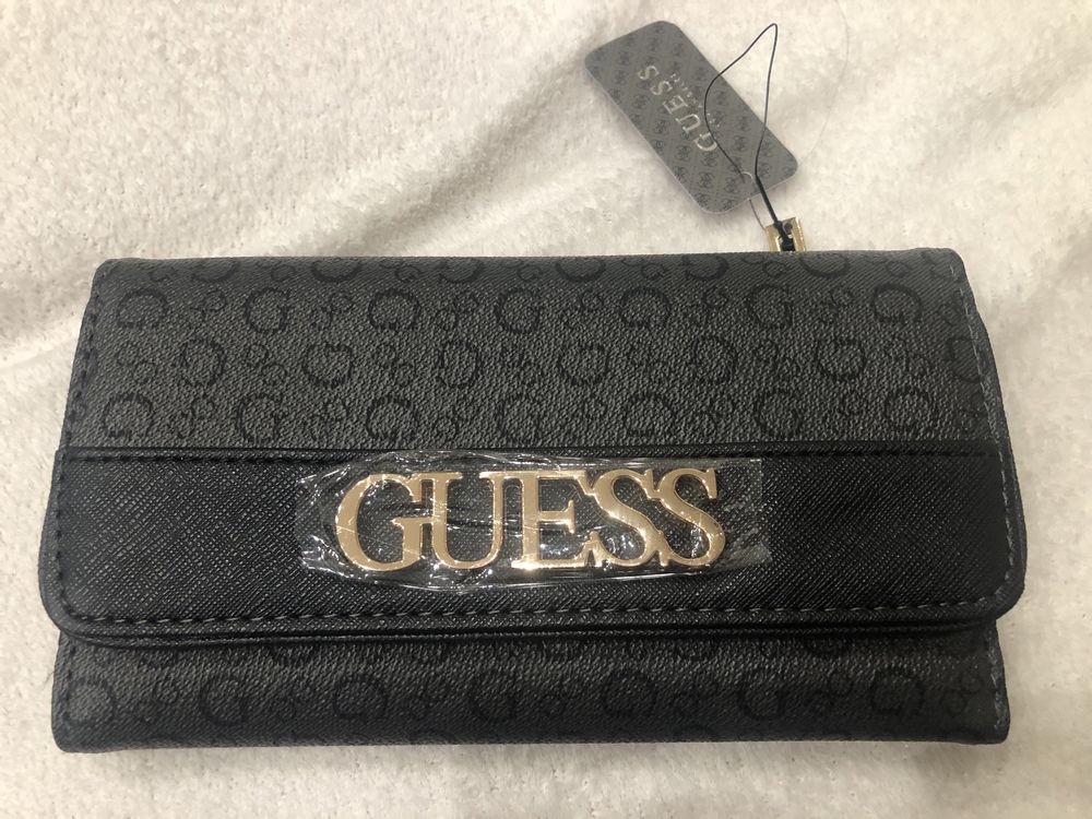 Маркови дамски портмонета Guess