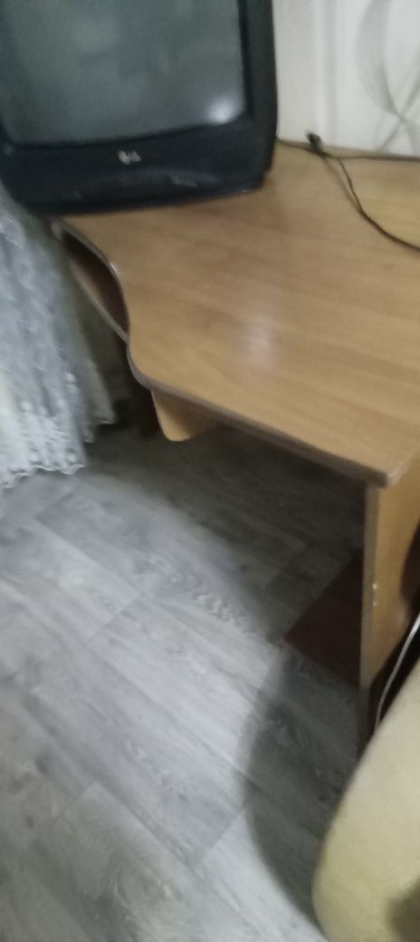 Продам компьютерный стол