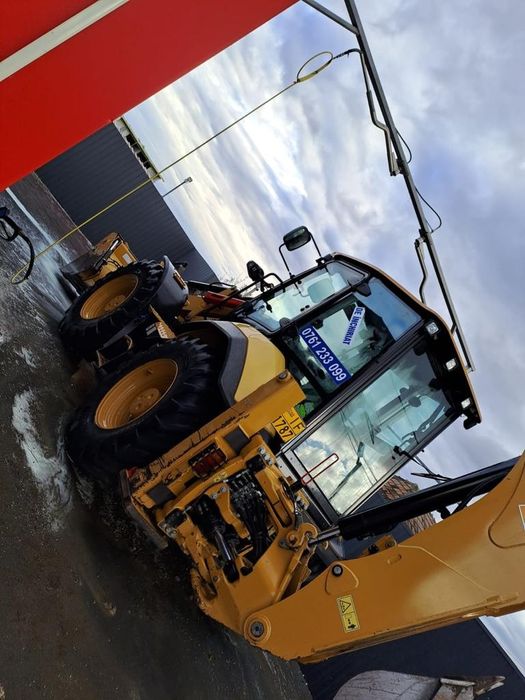 Închirieri buldoexcavator pentru demolari si basculanta