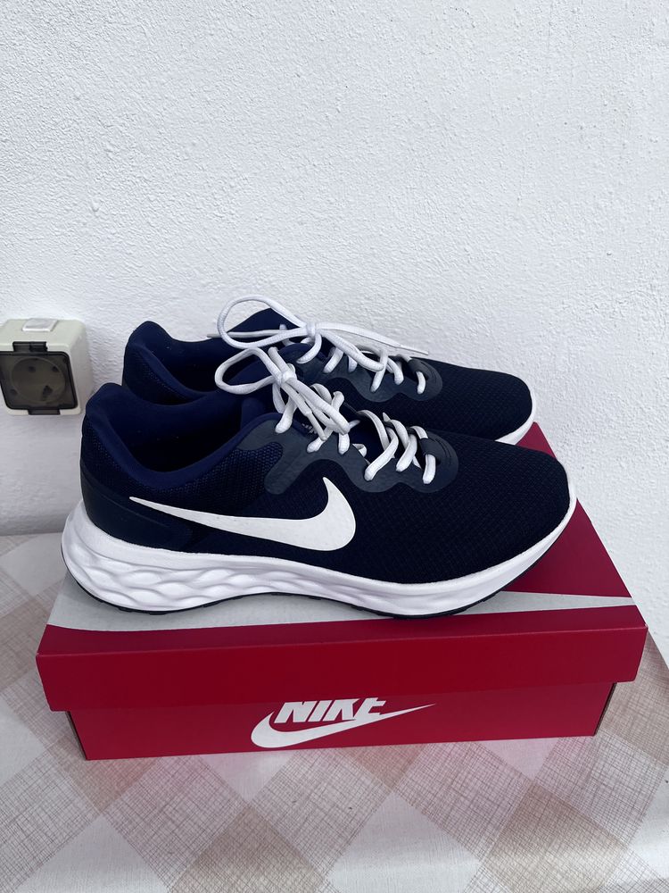 Nike noi marime 43 bleumaren