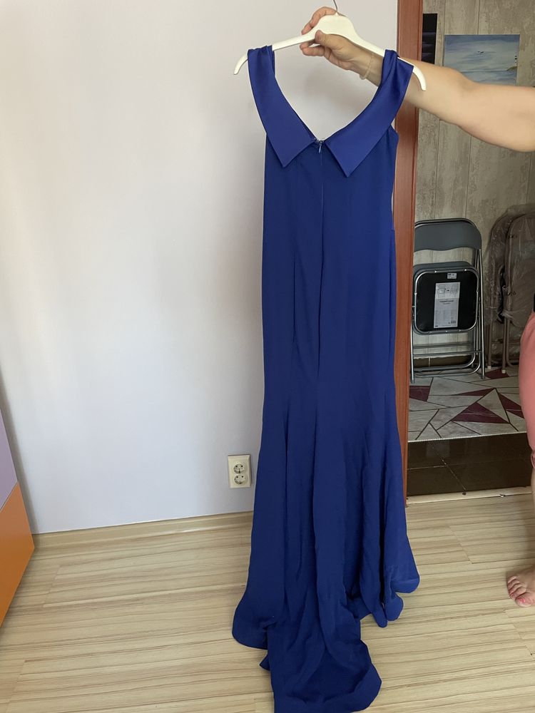 Официална рокля