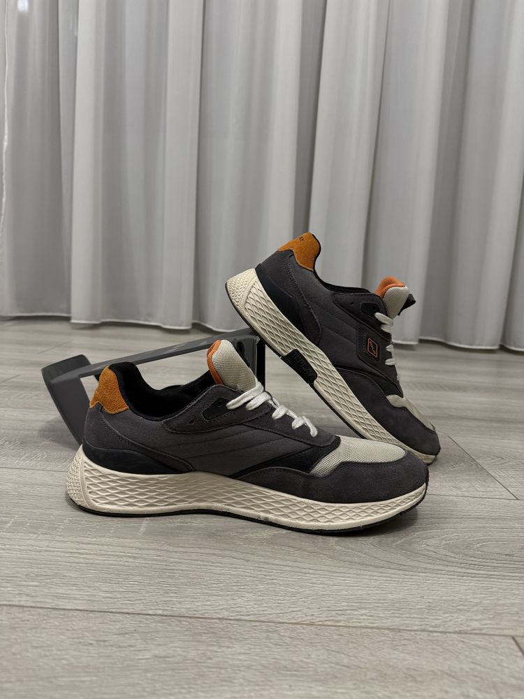Adidasi Replay, 44