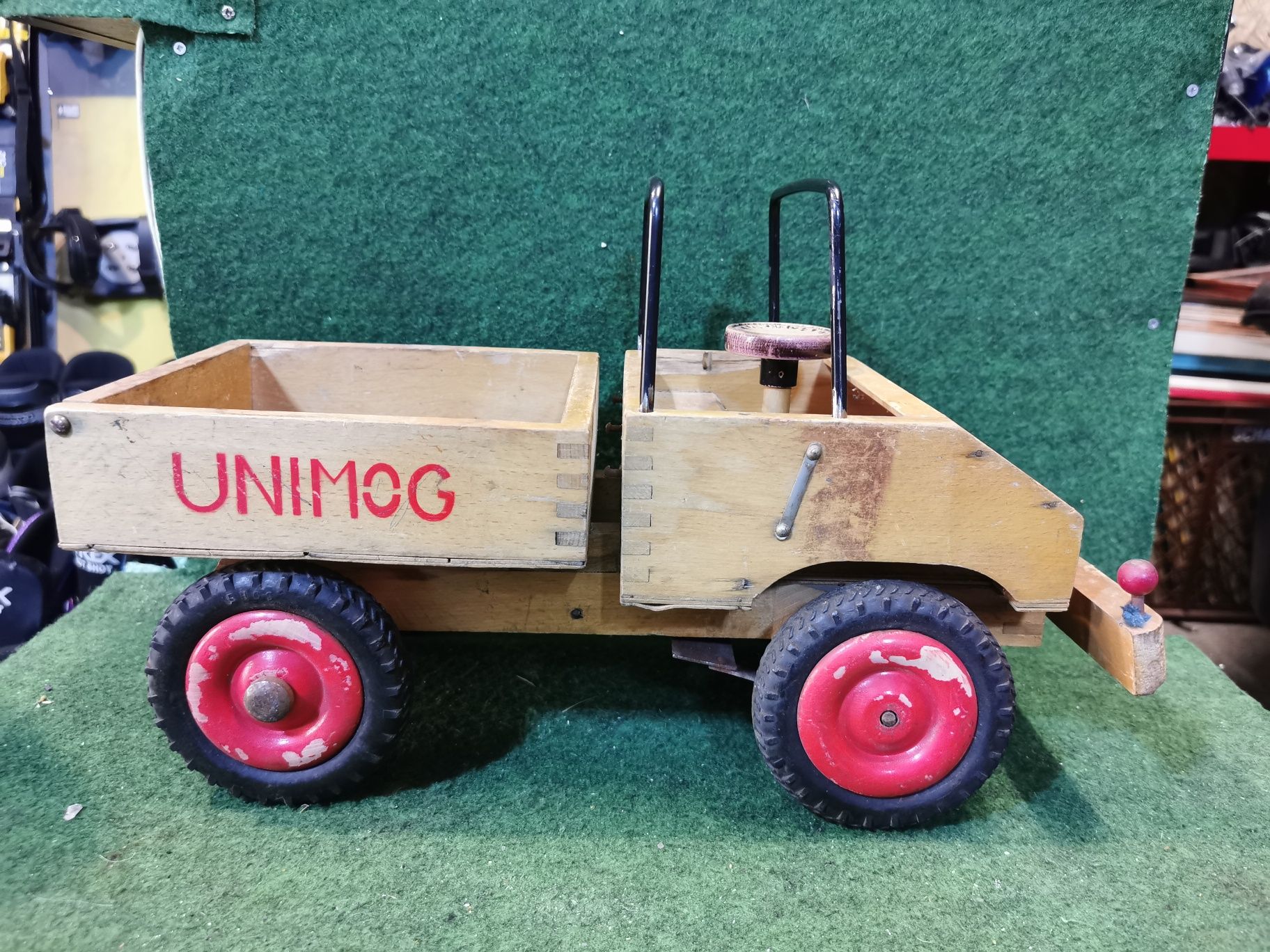 Дървен модел на Unimog 1/16