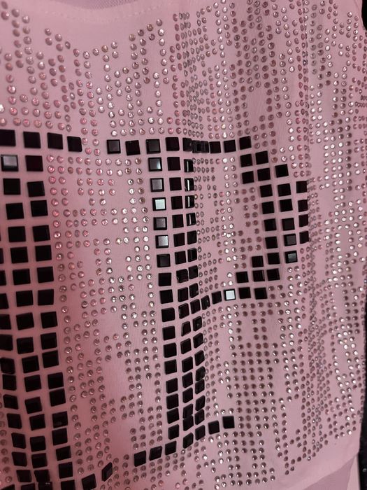 Бял топ с блестящи кристали