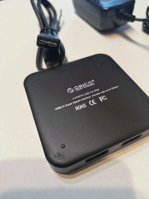 Hub ORICO smart cu 4 port USB 3.0 suport BC 1.2 charger.