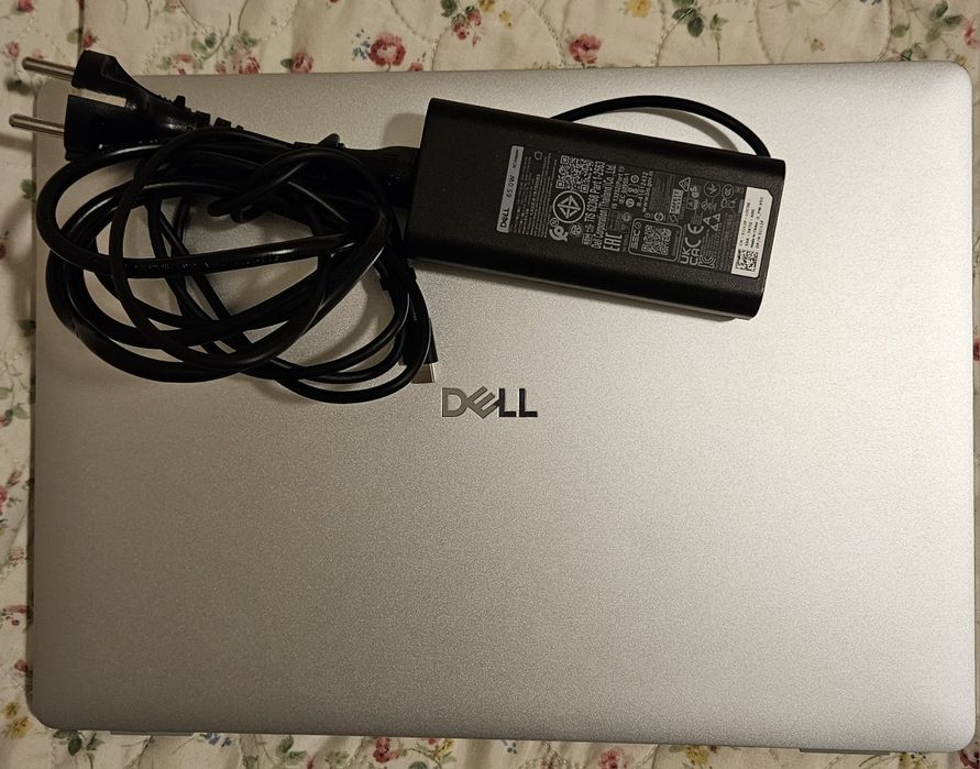 Laptop Dell din 2025 16Gb RAM DDR5 SSD 512GB ultra 5   detalii in poze