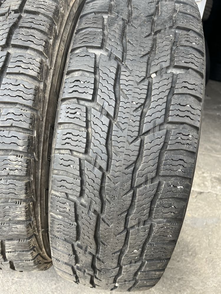 4 бр. гуми за бус 205/75/16C Nokian DOT 1419/2518 2x8 mm 2x6,5 mm